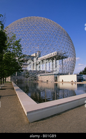 Une vue sur le site de la Biosphère à Montréal, Canada L'emplacement de l'Expo 67 et aujourd'hui un musée. Banque D'Images