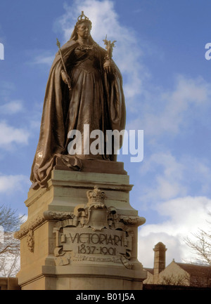 Le centre-ville de Bradford dans le Yorkshire en Angleterre la reine victoria statue ville victorienne villes Banque D'Images