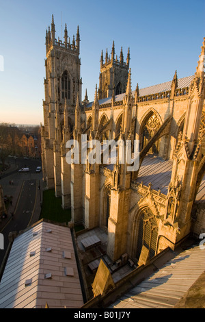 Vue du toit de l'arcs-boutants soutenant York Minster dans York North Yorkshire Angleterre Banque D'Images