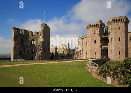 Grande Tour et maison de gardien du château de Raglan Monmouthshire au Pays de Galles UK Banque D'Images