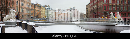 Le pont des quatre lions, Griboyedov Canal, Saint-Pétersbourg, Russie. Banque D'Images