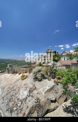 Vue sur le village de montagne de Castelmola, près de Taormina, Sicile, Italie Banque D'Images