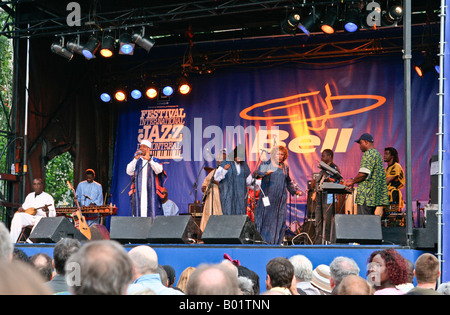 Sekouba Bambino sur la scène du Festival de Jazz de Montréal 2006 Banque D'Images