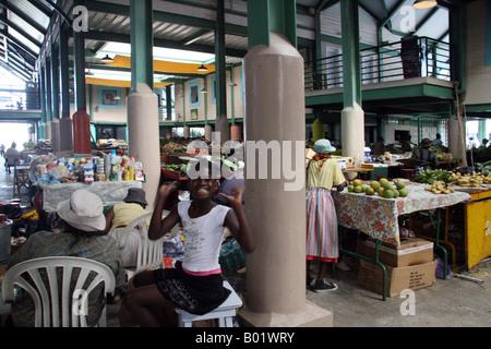 Les étals de marché St Johns, Antigua-Caraïbes Banque D'Images