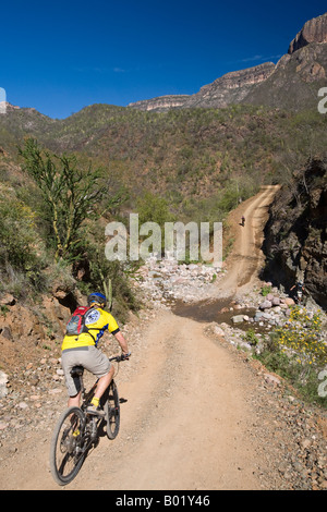 George Boykin vtt du Cerro Colorado à Batopilas dans la région de Copper Canyon du Mexique Banque D'Images