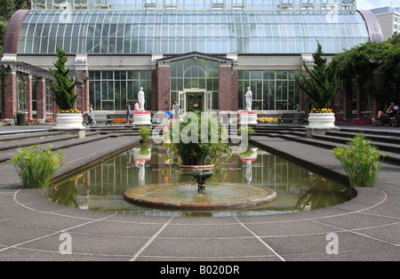 Vue avant d'une serre en hiver, jardins, parc du domaine, Auckland. Banque D'Images