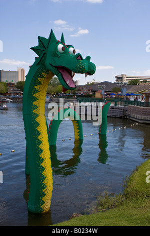 Serpent de mer De LEGO à Downtown Disney Marketplace Lagoon à Orlando la Floride Etats-Unis Banque D'Images