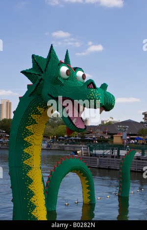 Serpent de mer De LEGO à Downtown Disney Marketplace Lagoon à Orlando la Floride Etats-Unis Banque D'Images