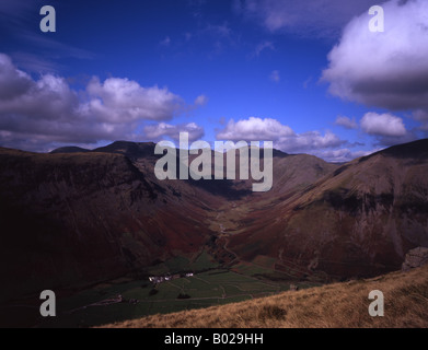 Une vue de Wasdale Head et Mosedale de Lingmell, montrant un panorama de gauche à droite du pilier rouge Pike a Kirk Cumbria Banque D'Images