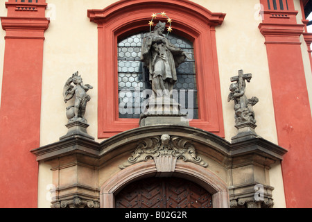 Basilique St George au Château de Prague Banque D'Images