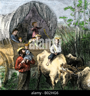 Famille avec de nombreux enfants qui voyagent dans un wagon couvert. À la main, gravure sur bois Banque D'Images