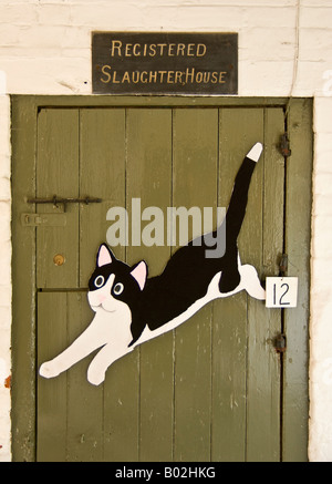 Felix Chat Noir Et Blanc A L Entree De La Concurrence Dans L Ouest De Caractere Pays Angleterre Uk Ue Photo Stock Alamy