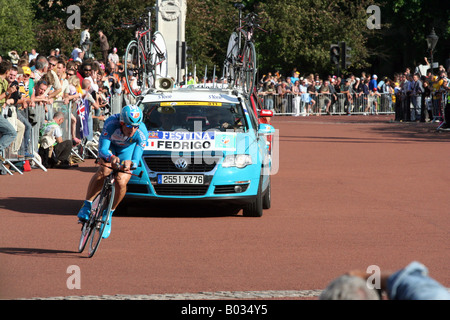 Cycliste français Pierrick Fedrigo l'extérieur de Buckingham Palace dans le Tour de France 2007 prologue Banque D'Images