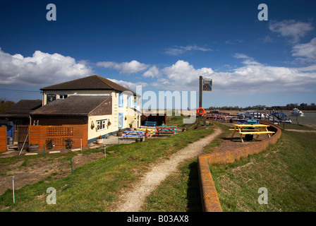 Les éditions des Arms Inn est le plus éloigné sur les Broads, il peut seulement être atteint par bateau, train ou à pied il n'y a pas d'accès en voiture. Banque D'Images