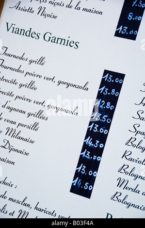 Un menu dans un restaurant à Nice, en France Banque D'Images