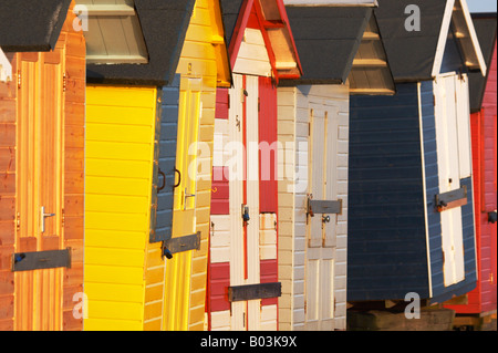 Les cabines colorées à Cromer front de mer sur la côte de Norfolk Banque D'Images