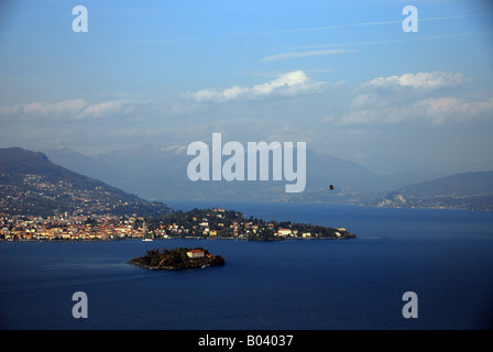 Lago Maggiore Vue panoramique de Someraro, Stresa montées. L'île est l'Isola Madre. Banque D'Images