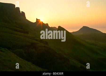Le paysage Quiraing au lever du soleil à l'île de Skye Western Highlands Scotland UK Banque D'Images