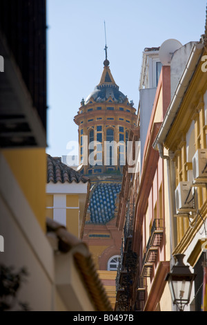 Tower / Dôme de Iglesia de Santa Cruz (église) dans le quartier de Santa Cruz, ville de Séville (Séville), Province de Séville Banque D'Images