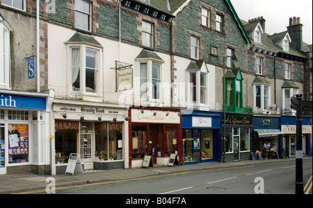 Café et boutiques à Keswick Banque D'Images