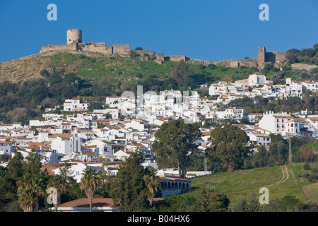 Village de Jimena de la Frontera et les ruines de son château maure, Province de Cadix, Andalousie, Espagne (Andalousie), l'Europe. Banque D'Images