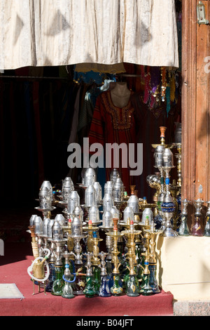 Des conduites d'eau pour la vente dans le marché aux épices à Assouan Egypte du Sud Banque D'Images