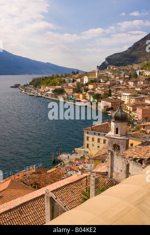 Ville de Limone sul Garda, sur les rives du lac de Garde, Province de Brescia, Région de Lombardie, Italie, Europe. Banque D'Images