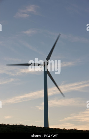 Les éoliennes près de la ville de Casares, Costa del Sol, Andalousie, province de Malaga (Andalousie), l'Espagne, l'Europe. Banque D'Images