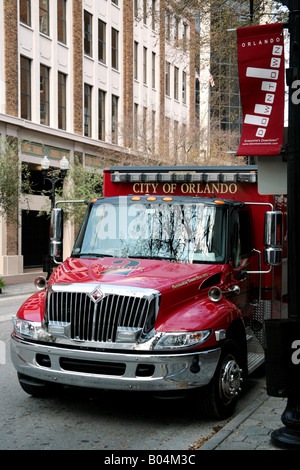 Ambulance sauvetage Vue sur le centre-ville de la ville d'Orlando en Floride du Sud montrant tous les bâtiments Banque D'Images