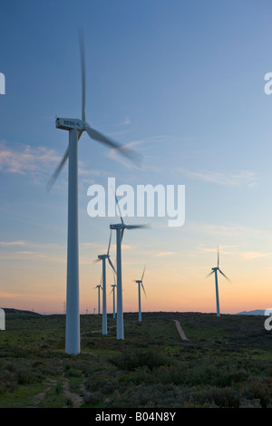 Les éoliennes près de la ville de Casares, Costa del Sol, Andalousie, province de Malaga (Andalousie), l'Espagne, l'Europe. Banque D'Images