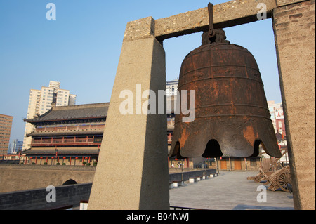 Bell sur mur de la ville antique, Xian, Chine Banque D'Images