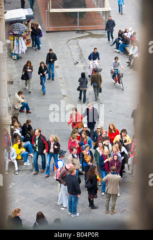 Vue du Duomo Campanile (clocher) pour les touristes sur la Piazza di San Giovanni, ville de Florence, Site du patrimoine mondial de l'UNESCO Banque D'Images