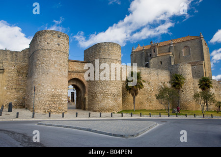 Puerta de Almocabar (passerelle d'Almocabar), construit au 13e siècle, dans la ville de Ronda, Costa del Sol Banque D'Images