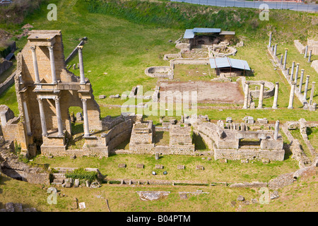 Ruines d'un ancien théâtre romain (Théâtre Romain) datant du premier siècle avant J.-C. dans la ville de Volterra, Province de Pise Banque D'Images