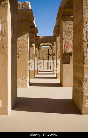 Reconstruction de la maison à arcades de Thoutmosis IV dans le musée en plein air de Karnak Louxor en Égypte Banque D'Images