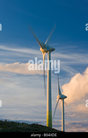 Les éoliennes près de la ville de Casares, Costa del Sol, Andalousie, province de Malaga (Andalousie), l'Espagne, l'Europe. Banque D'Images