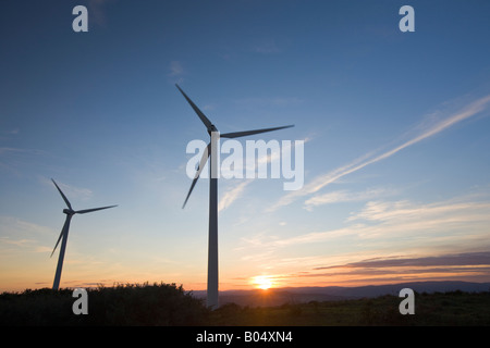 Les éoliennes près de la ville de Casares, Costa del Sol, Andalousie, province de Malaga (Andalousie), l'Espagne, l'Europe. Banque D'Images