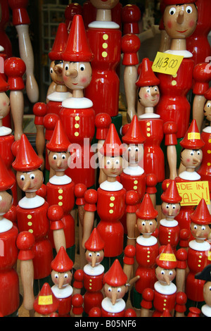 Pinocchio en bois poupées en vente à Florence, Toscane, Italie Banque D'Images