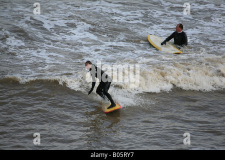 Surfeurs Banque D'Images