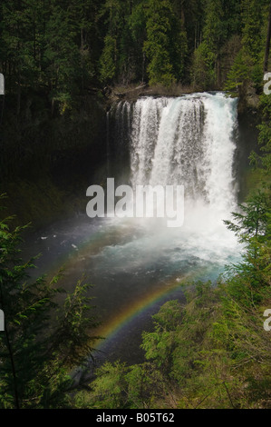 Koosah Falls avec double arc-en-ciel McKenzie River Forêt nationale de Willamette des Cascades en Oregon Banque D'Images