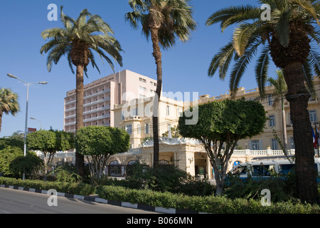 L'ancien et le Nouveau Palais d'hiver Hôtels sur la Corniche, Luxor, Egypte Banque D'Images