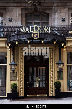 L'entrée de l'hôtel Waldorf, Aldwych, London, UK Banque D'Images