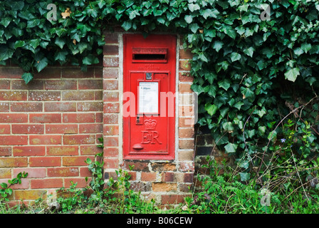 Post box près de Canterbury, Kent, UK Banque D'Images