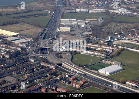 Vue aérienne nord-ouest de l'A406 au rond-point Crooked Billet Leyton London E17 E4 England UK oblique de haut niveau Banque D'Images