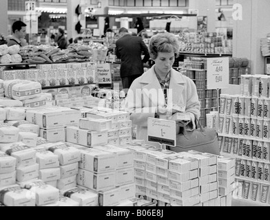 Shopping dans les années 60 Banque D'Images