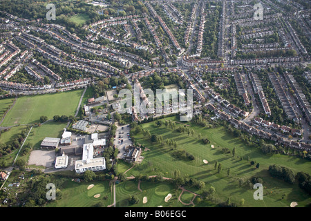 Vue aérienne au sud-est de Muswell Hill Golf Course Alexandra Park School tennis maisons de banlieue Grosvenor Road London N10 Banque D'Images