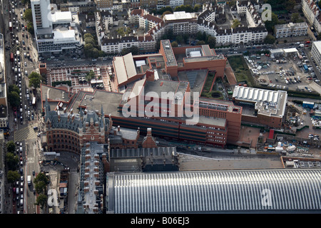 Vue aérienne au sud-ouest de la gare St Pancras La British Library Euston Road Ossulston Street Ville London NW1 bâtiments UK Banque D'Images