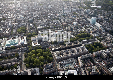 Vue aérienne au sud-ouest de bâtiments du centre-ville de Bloomsbury Soho British Museum Russell Square à Tavistock Square Gardens Londres WC1 Banque D'Images