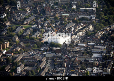 Vue aérienne au sud-est de la construction de voies de seigle Heaton Road magasins de maisons de banlieue Peckham Rye London SE16 England UK Banque D'Images