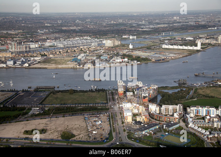 Vue aérienne au nord-est de la péninsule de Greenwich Ecology Park John Harrison Way Tamise Royal Victoria Dock London SE10 E16 UK Banque D'Images